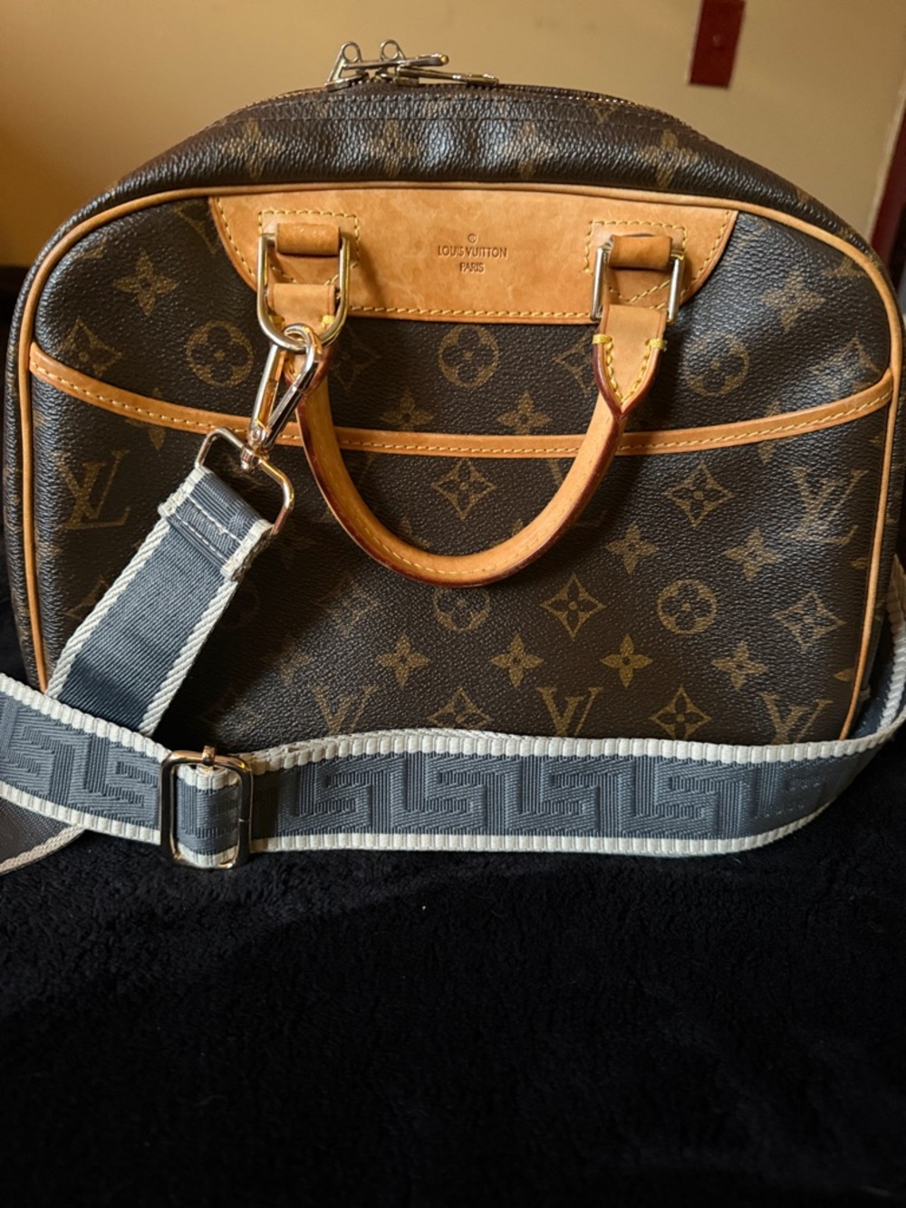 Louis Vuitton Monogram Satchel/Crossbody - Picture 15 of 16